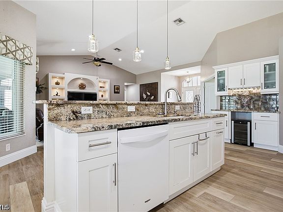 4th image of 430 SW 44th Ter