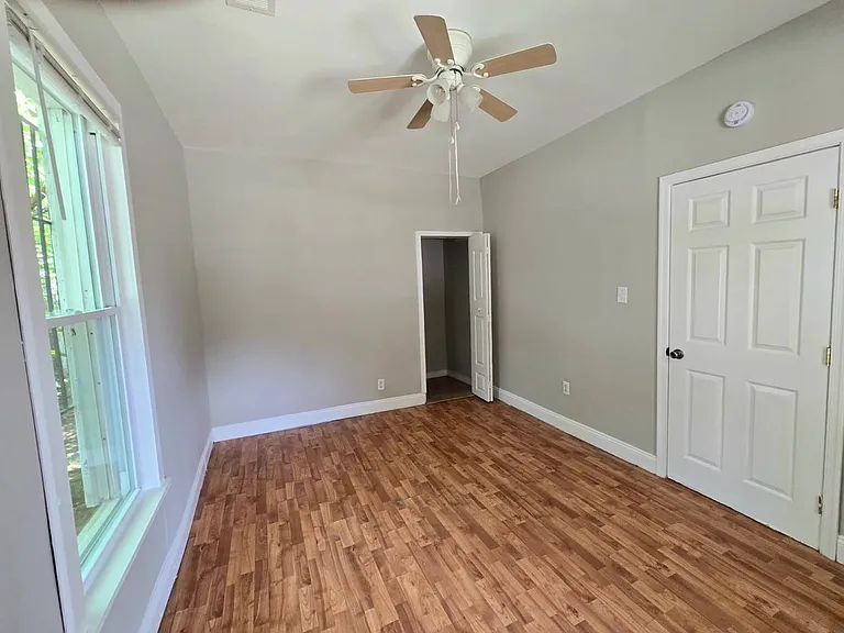 809 Eastern Ave — Photo 10