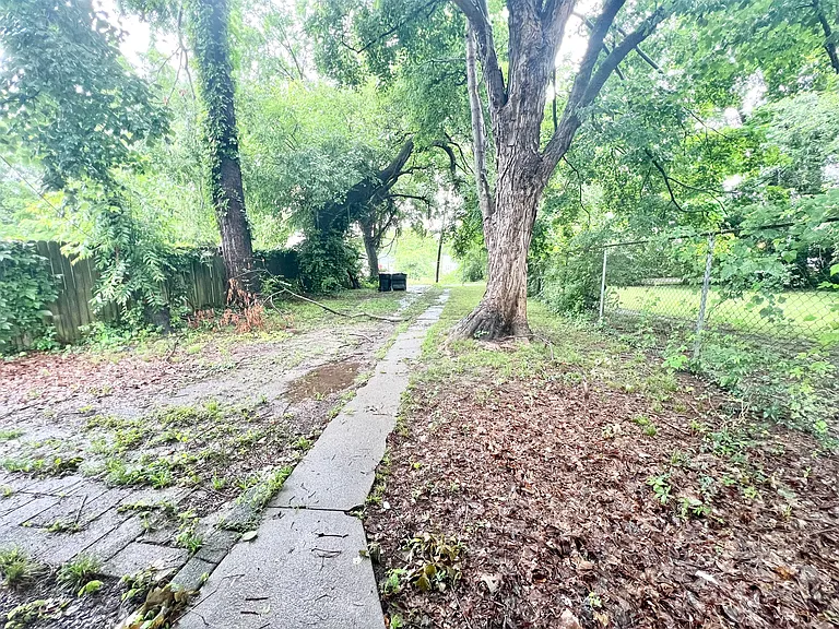 3420 W Jefferson St — Photo 10