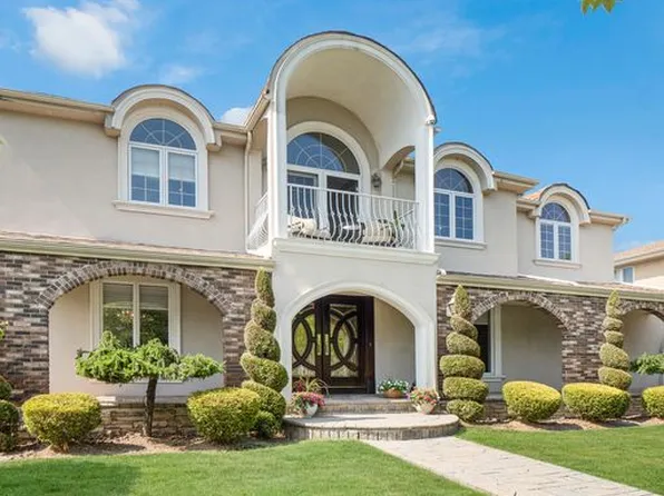 933 Edgegrove Avenue image 1 of 58