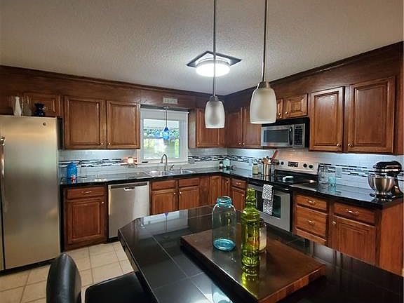5th image of 1013 Hunter St