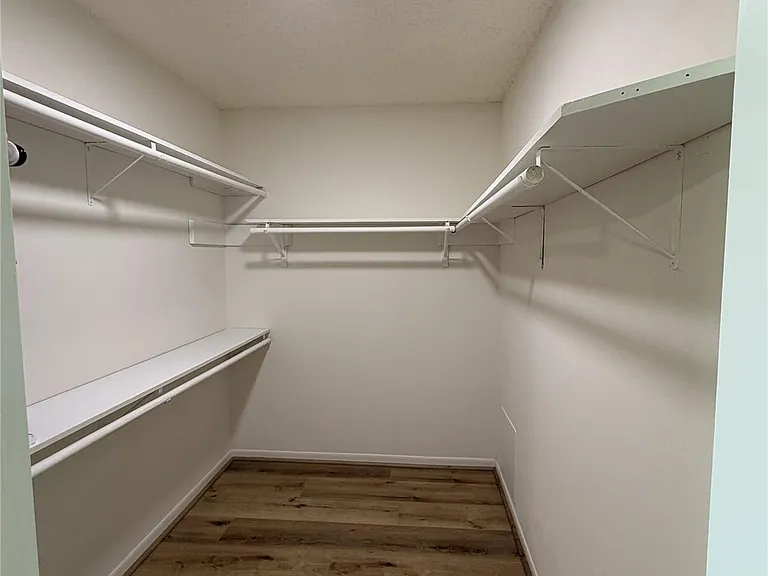 2211 Brook View Ln — Photo 10