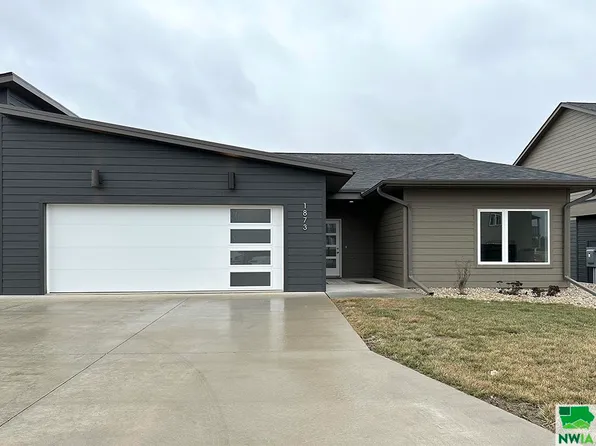 1873 13th Ave SE, Sioux Center, IA 51250