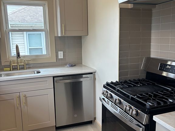 3rd image of 19 Garfield Pl Floor 2