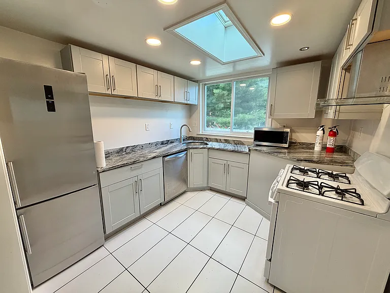 40 Central St — Photo 3