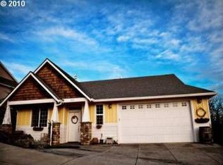 915 SW View Crest Dr, Dundee, OR 97115