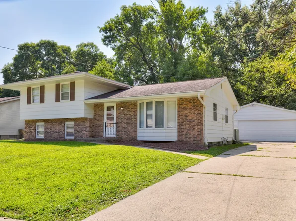8416 Airline Ave, Urbandale, IA 50322
