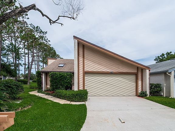 3rd image of 2716 Versailles Ct