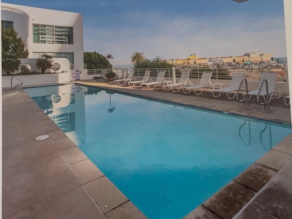2nd image of 403 Main St APT 502N