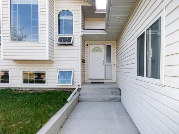 9 Parson Dr, Sylvan Lake, AB T4S 1K4