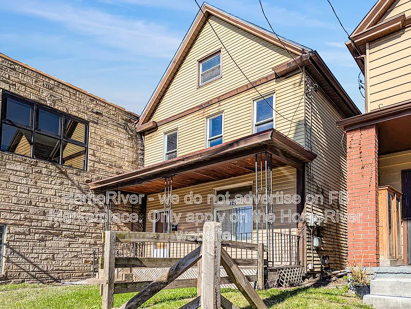 5 bed, 1.0 bath, 1704 sqft, $1,599 — Photo 2