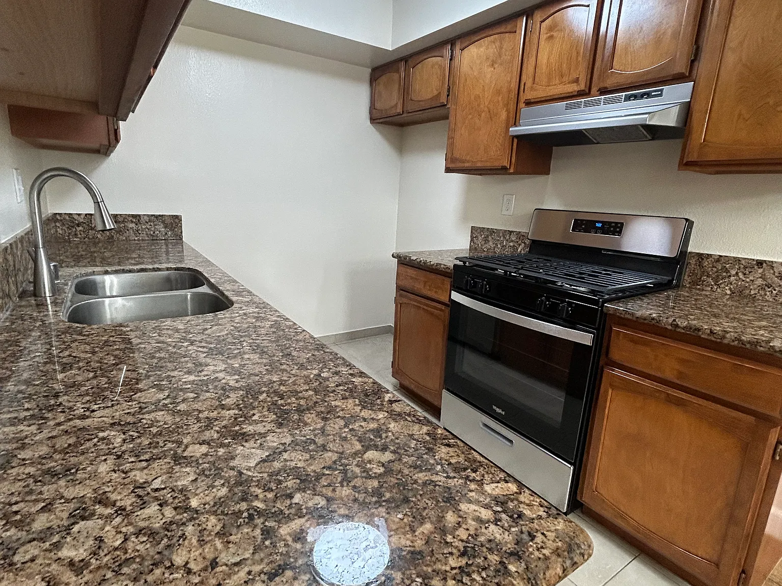 2 bed, 1050 sqft, $2,695 — Photo 3
