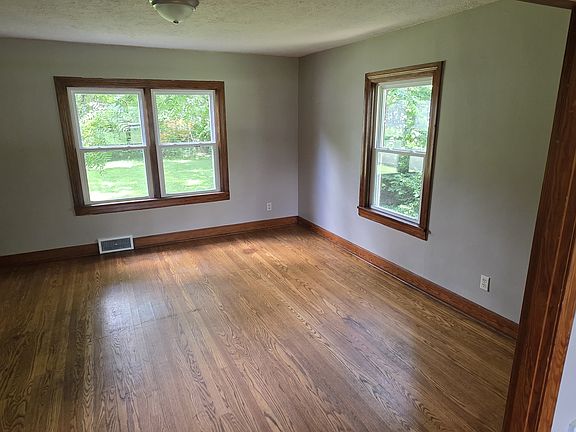 3rd image of 2205 Peaslee Rd
