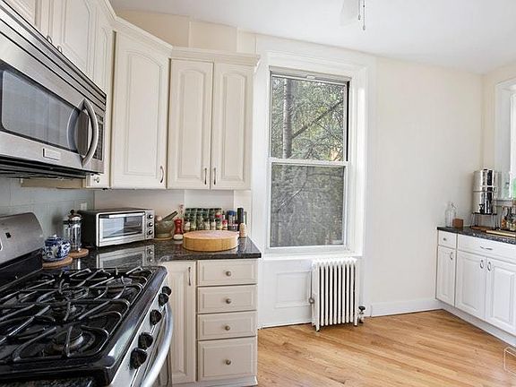 4th image of 647 Vanderbilt Ave #2