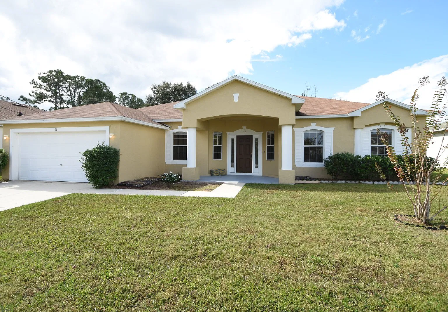 4 bed, 2.0 bath, 2255 sqft, $2,150 — Photo 1