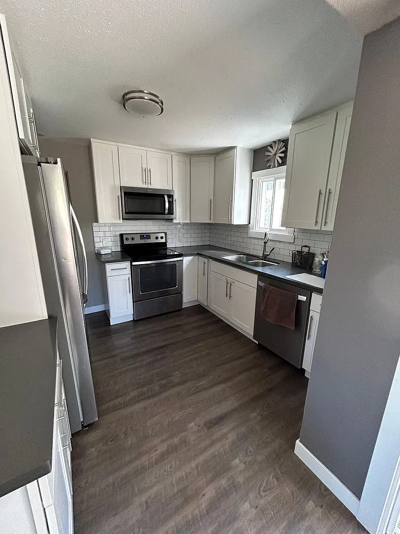 Charming 3 Bed 2 Bath Burien Home w/ Attached Garage! — Photo 2