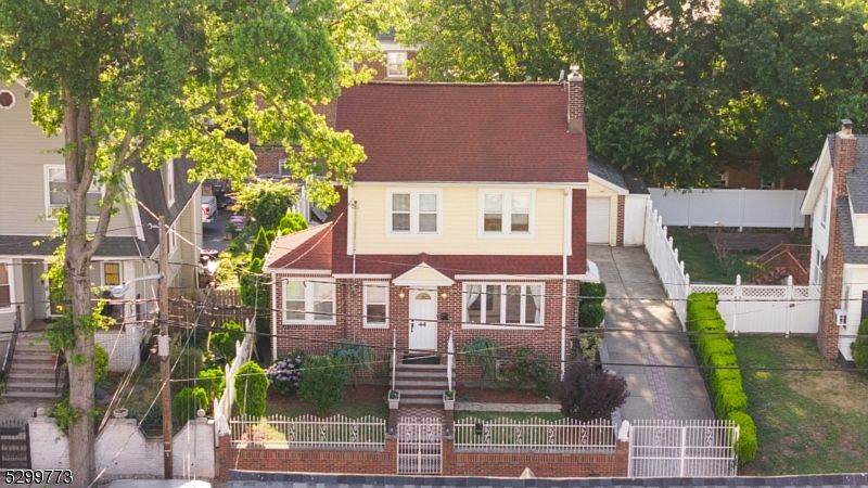 1st image of 44 Bellair Pl