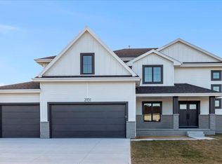 5507 N 213th St, Elkhorn, NE 68022