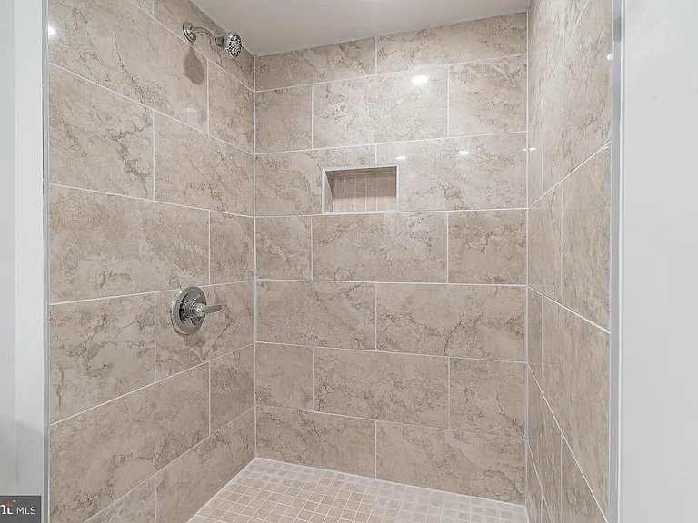 413 Rogers Ave — Photo 17