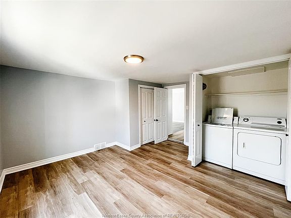5th image of 948 University Ave E #3