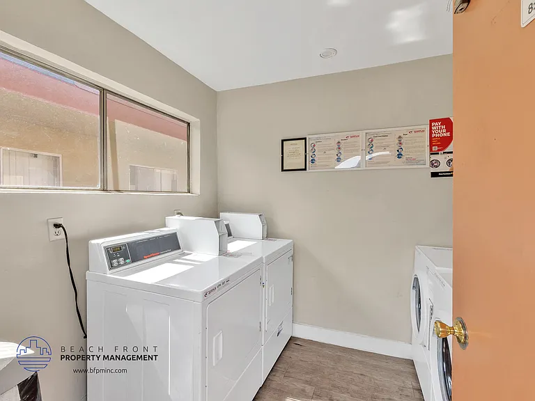 228 West Carson — Photo 26
