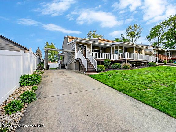3rd image of 3921-3923 Lydon Ln