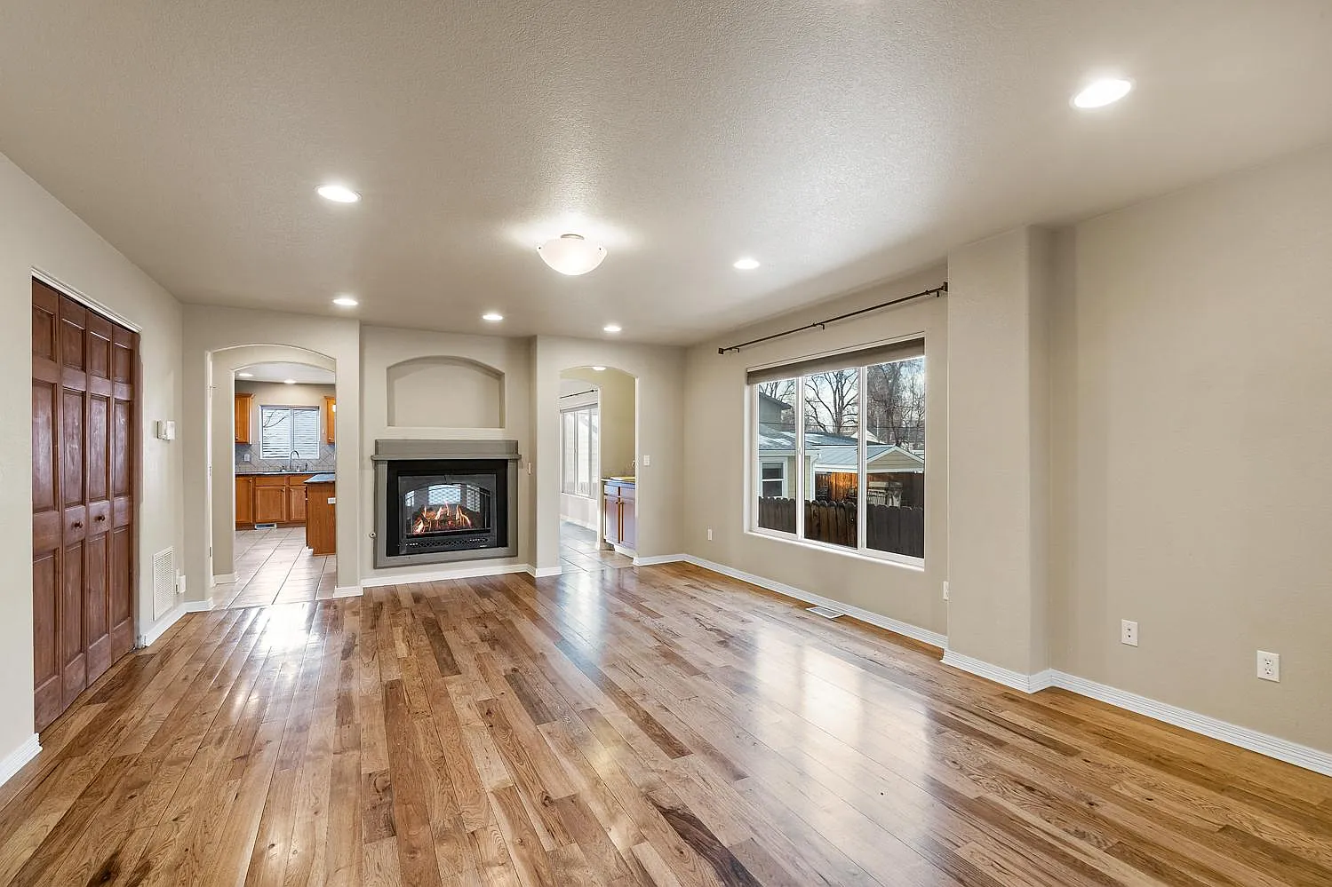 3 bed, 1931 sqft, $3,700 — Photo 4