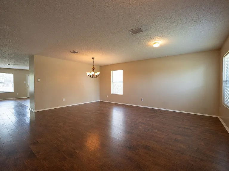 1420 Bumble Bee Dr — Photo 5