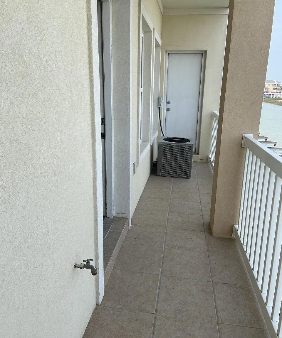 1506 Highway 100 — Photo 2