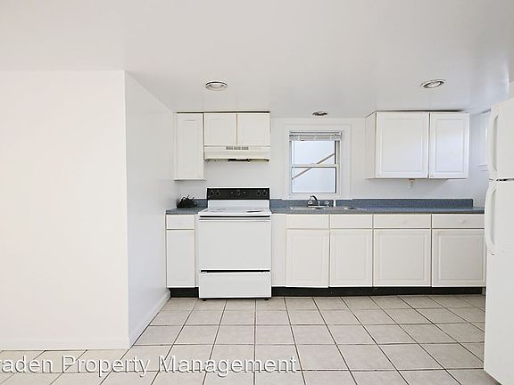 5th image of 921 6th St SE APT C