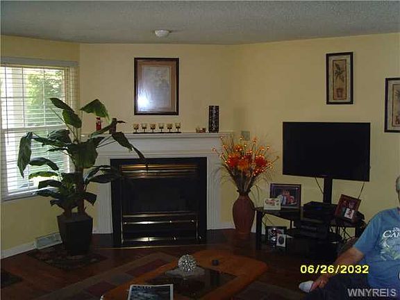 3rd image of 12 Appletree Ct APT 1