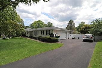 2nd image of 221 Applewood Dr