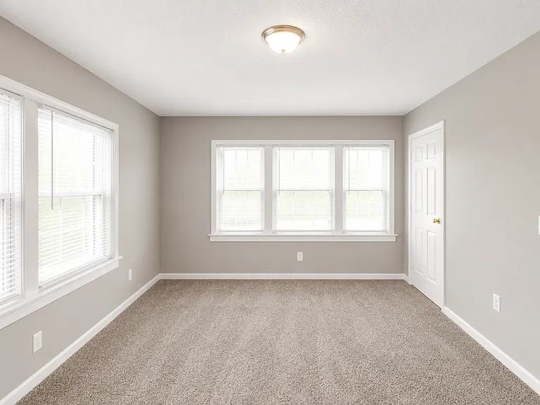 Roanoke Court Apartments — Photo 13