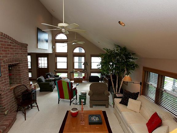 4th image of 2302 Okoboji Ave
