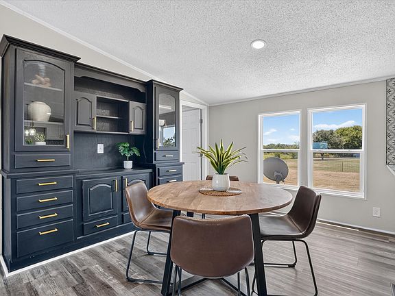 4th image of 102 Sunshine Meadows Ct