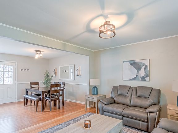 3rd image of 4903 Prairie Ave