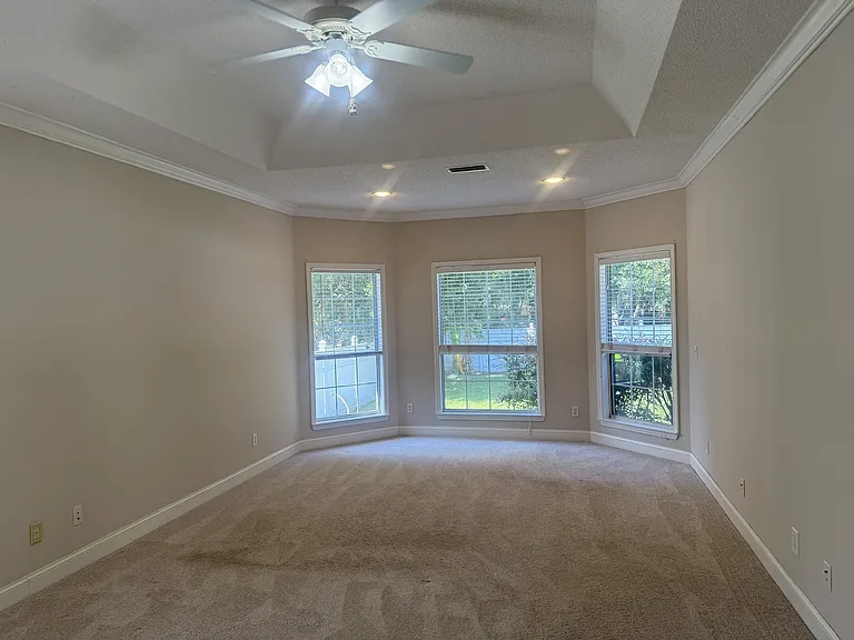 141 Royal Dr — Photo 5