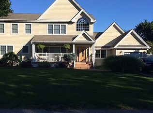 193 Maple Dr, Saint James, NY 11780