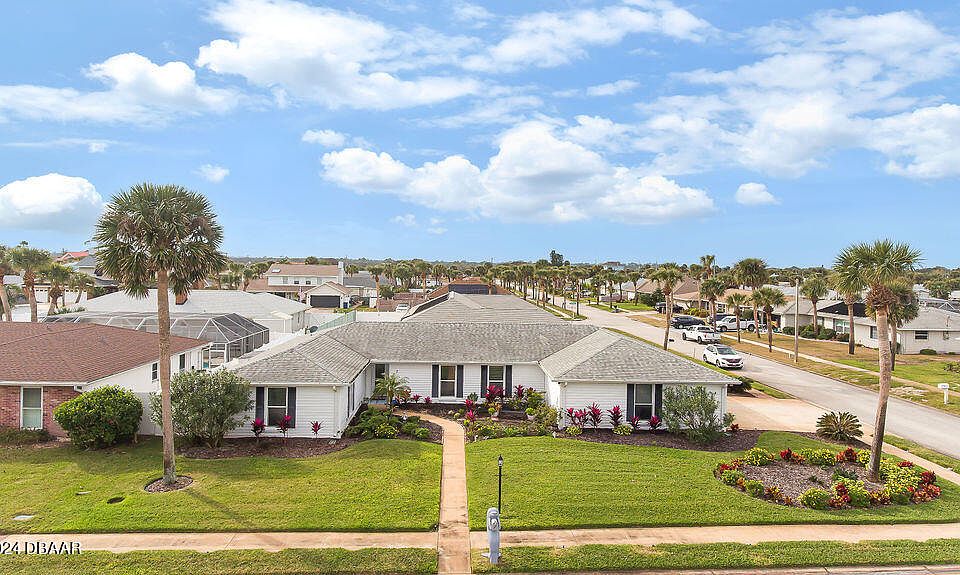 1st image of 7 E Sovereign Ln