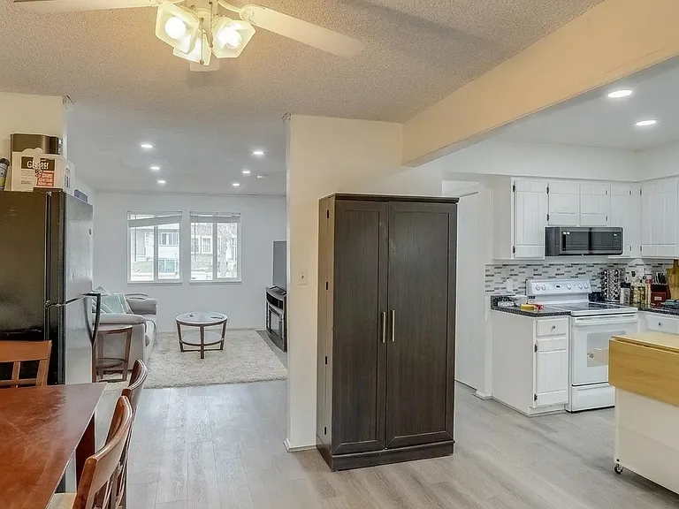 11646 Lincoln St — Photo 50