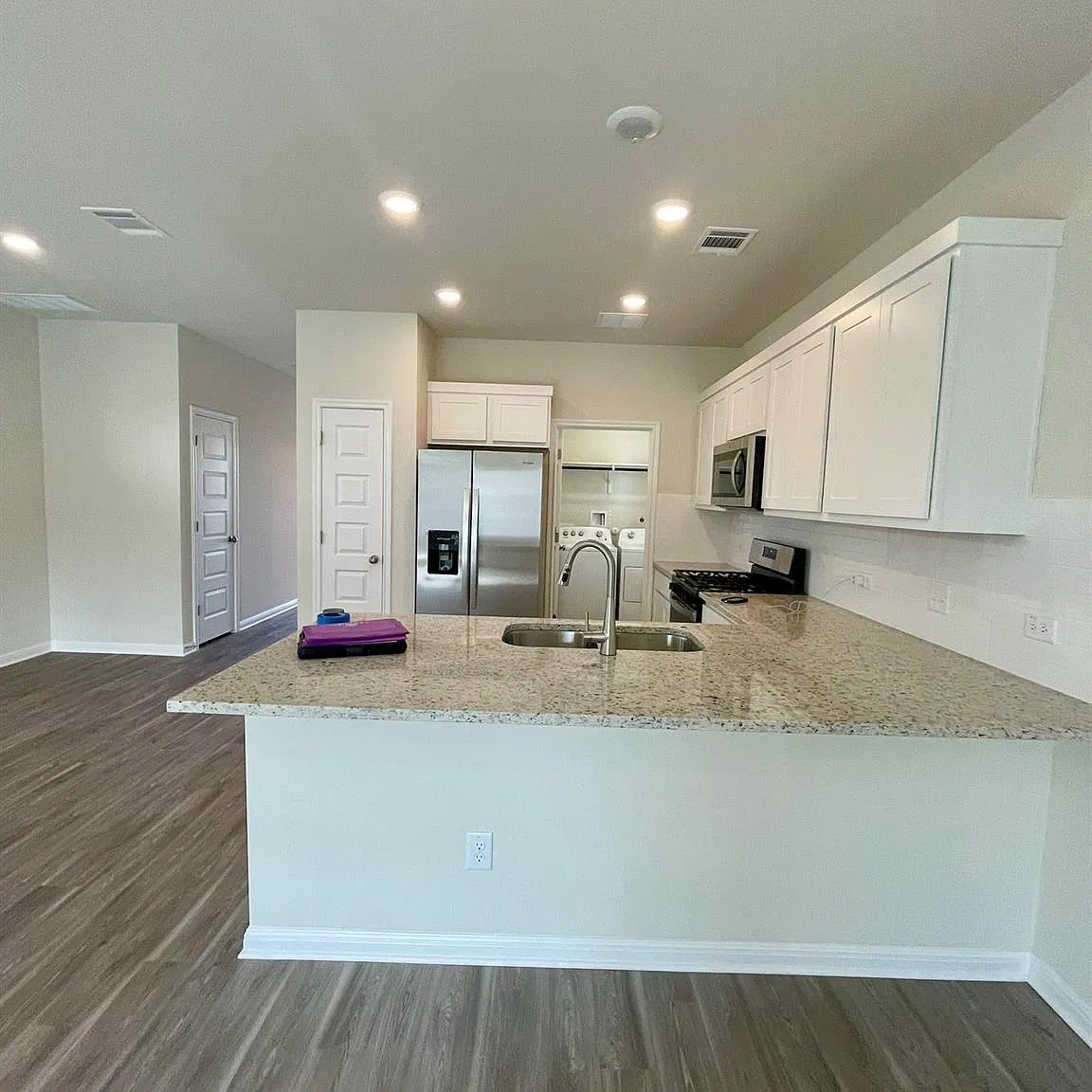 4 bed, 3.0 bath, 1736 sqft, $2,400 — Photo 4