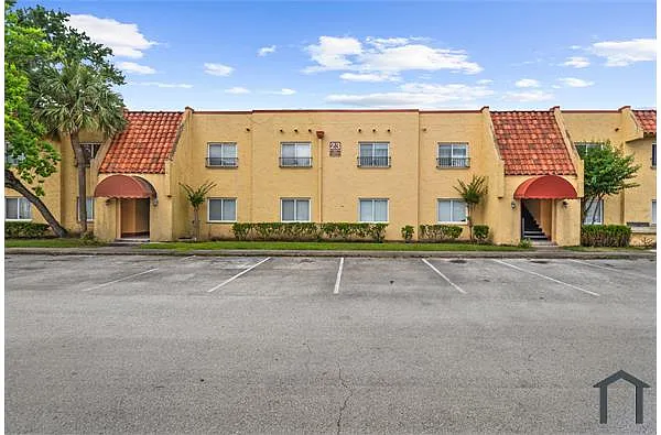 Building Photo - 6552 La Mirada Dr E #7