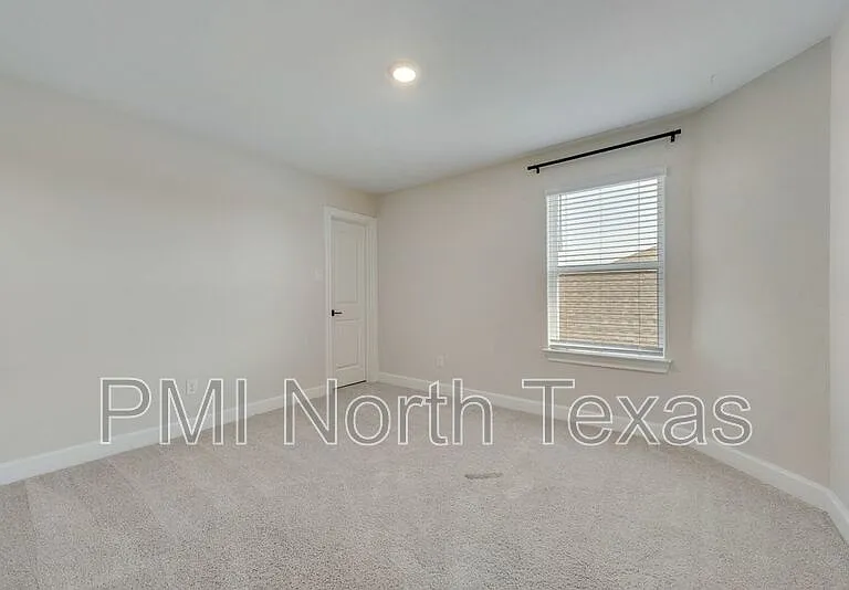 1421 Butler Ave — Photo 14