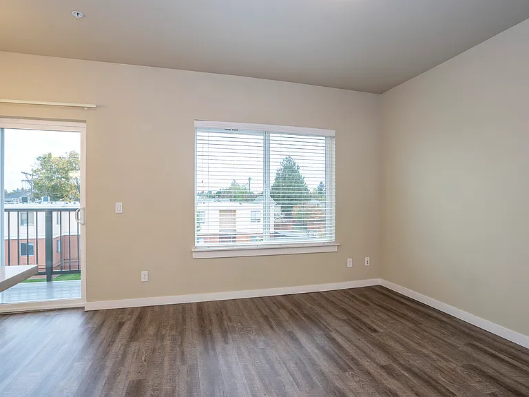 627 N Fife St — Photo 9
