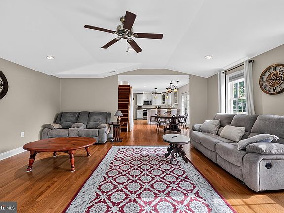 4th image of 3820 5th St