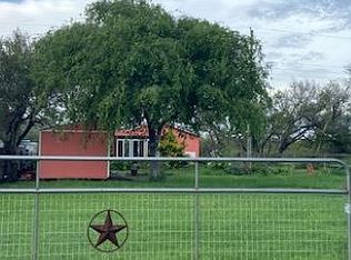 461 Live Oak Ln, Rockport, TX 78382