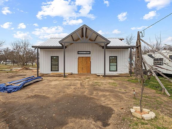 3rd image of 204 S Main St