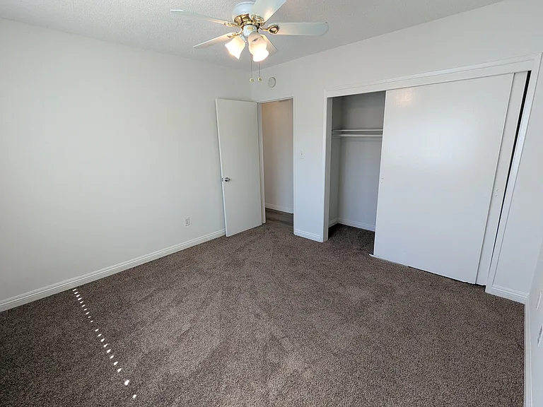 1009 E Grand Ave #1 — Photo 11