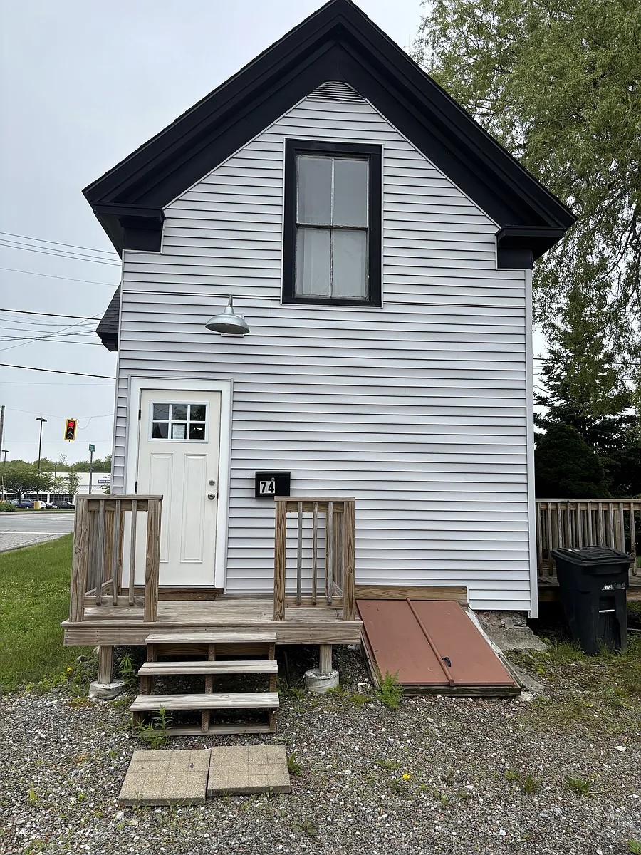 Building Photo - 74 Maverick St