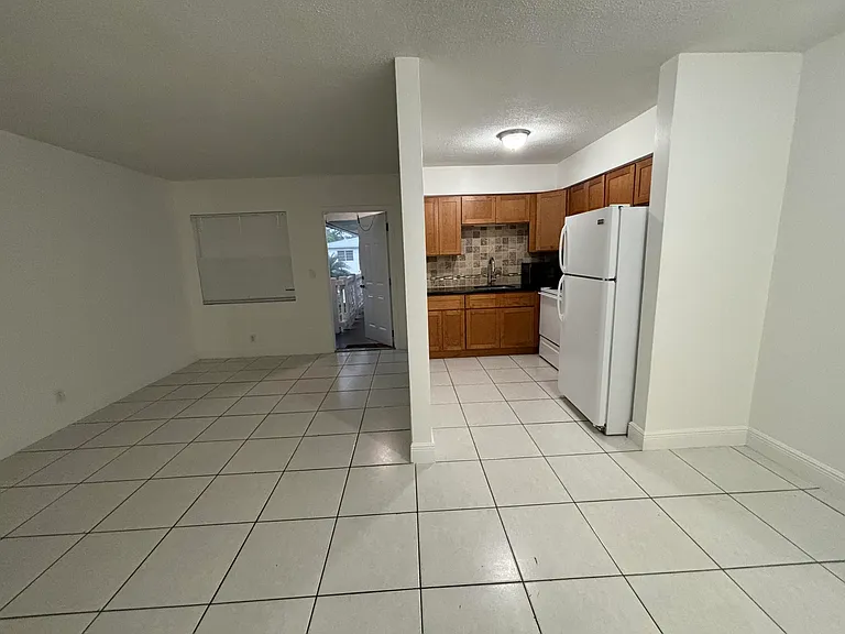 1916 SW 11th St #31 — Photo 5